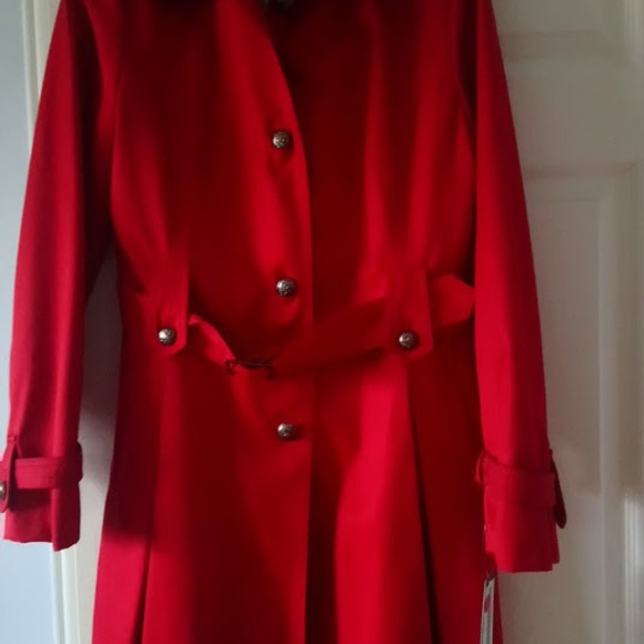 Beautiful luxury Red coat - Picture 1 of 3